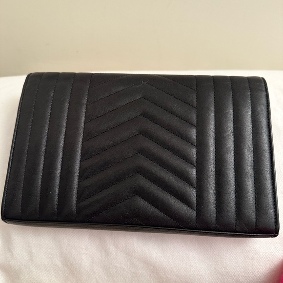💯authentic Yves Saint Laurent Black Quilted Star Embellished Clutch envelope - Picture 4 of 7